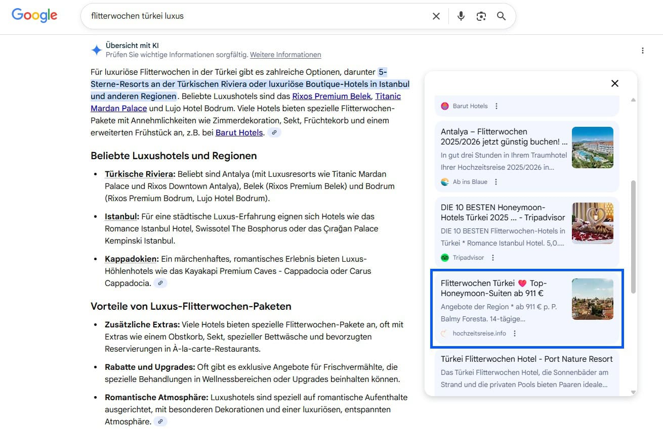 Screenshot einer Google-KI-Antwort zur Suche „Flitterwochen Türkei Luxus“. Der Text empfiehlt Regionen wie die Türkische Riviera und Ägäis mit exklusiven Hotels in Antalya, Belek, Bodrum und Side. Rechts sind Reiseangebote und Hotelbeispiele von Escapio, Hochzeitsreise.info und Kalkanvilla.de sichtbar.